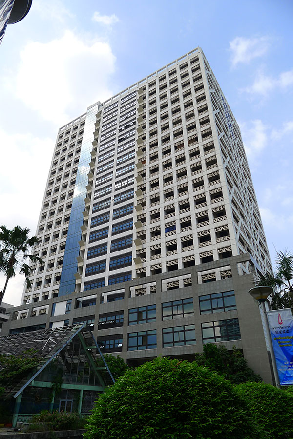 Maha Makut Building