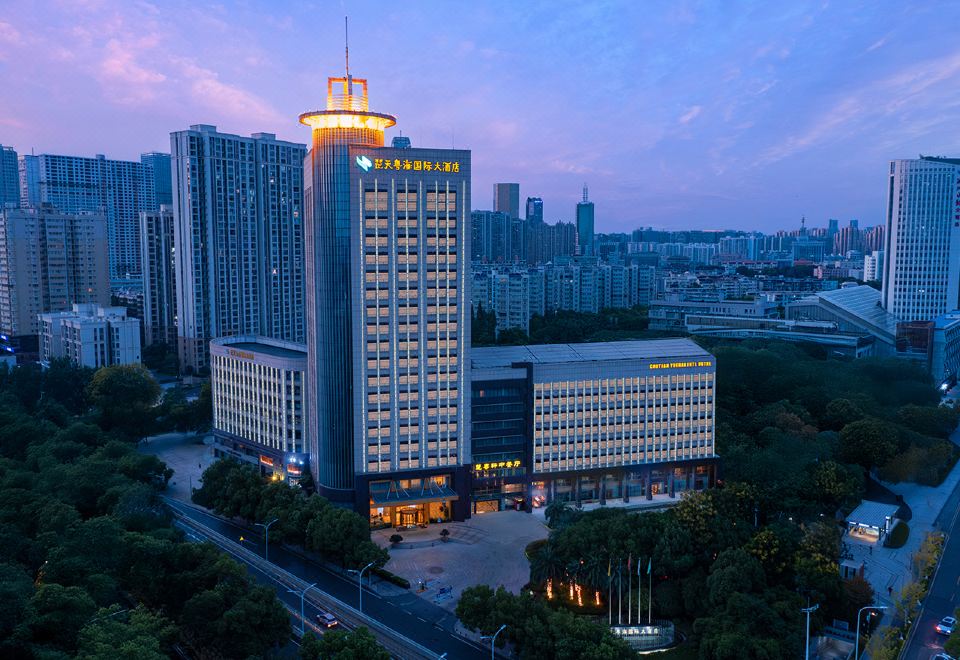 武汉楚天粤海国际大酒店 / Chutian Guangdong International Hotel